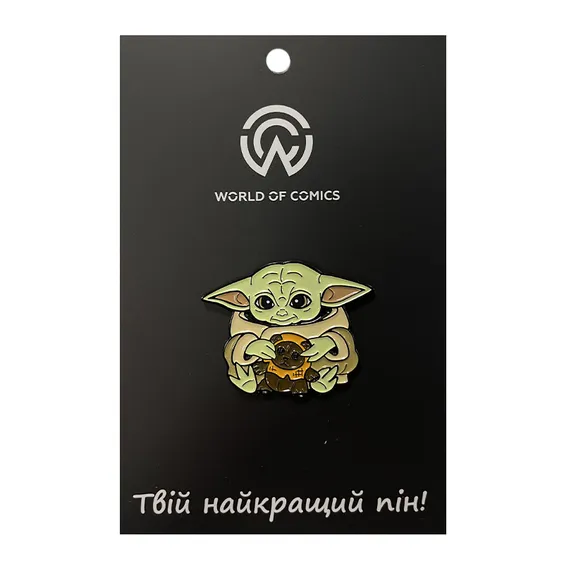 Металевий значок (пін) Star Wars: The Mandalorian: Grogu w/ Ewok Toy, (11079)