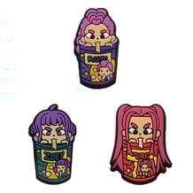 Набор джибитсов K-Pop Demon Hunters: Huntr/x: Mira, Rumi and Zoey w/ Cups of Noodles, (6673)