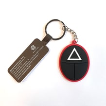 Брелок односторонній Squid Game: Pink Soldier Mask (triangle), (10254)