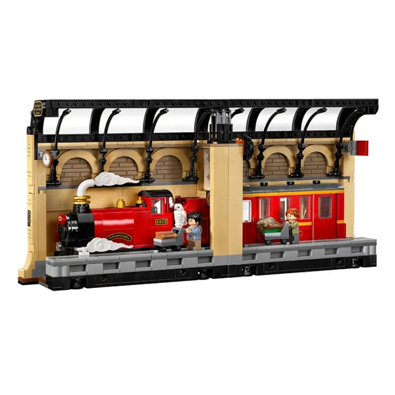 Конструктор LEGO: Wizarding World: Harry Potter: Book Nook: Hogwarts Express, (76450) 2